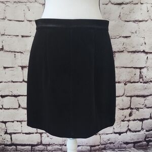 H&M Divided Elegant Black Velvet Mini Skirt Statement Chic Luxury Womens Size M